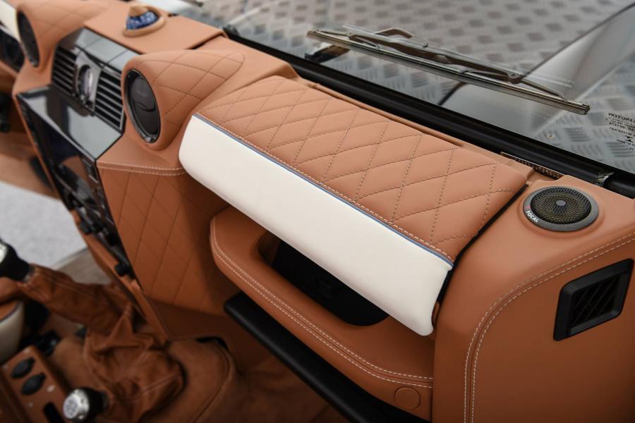 Детали интерьера Land Rover Defender 90 by Startech 2017 года  (фото 4 из 9)